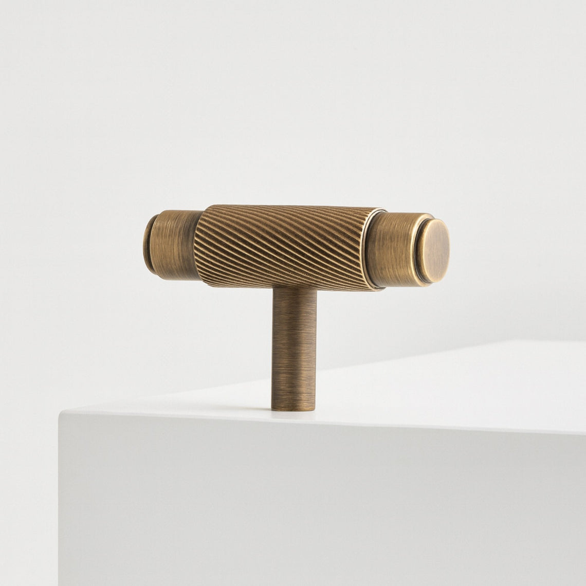 Old Ribbed Bar T-bar 3146 | Ribbed | Antique Brass – Decor Room