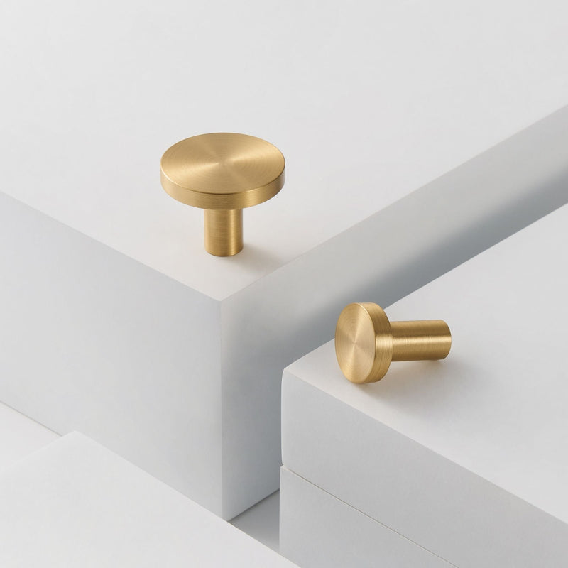 knopp/krok ch058 i mässing - detalj