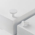 Knopp/krok ch058 i vit finish - detalj
