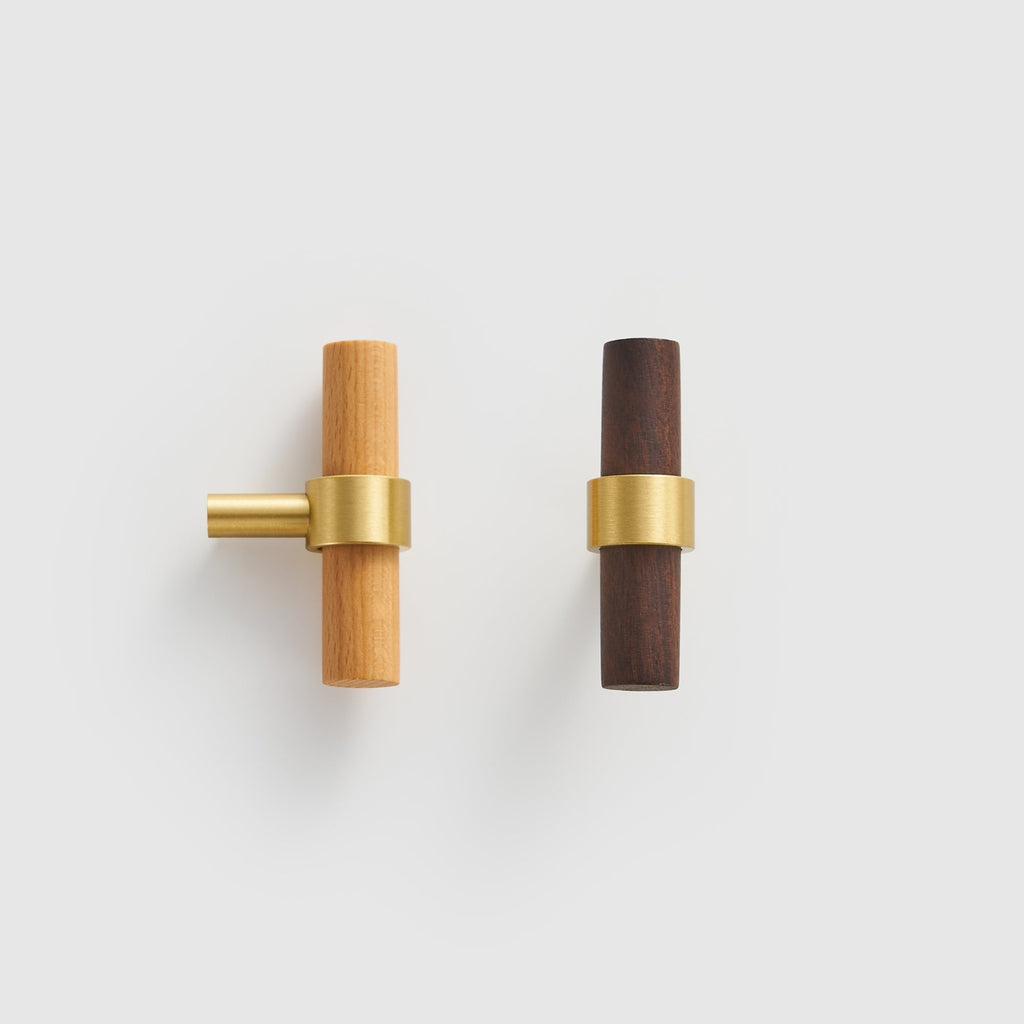 T-greep CH025W | Notenhout + Messing