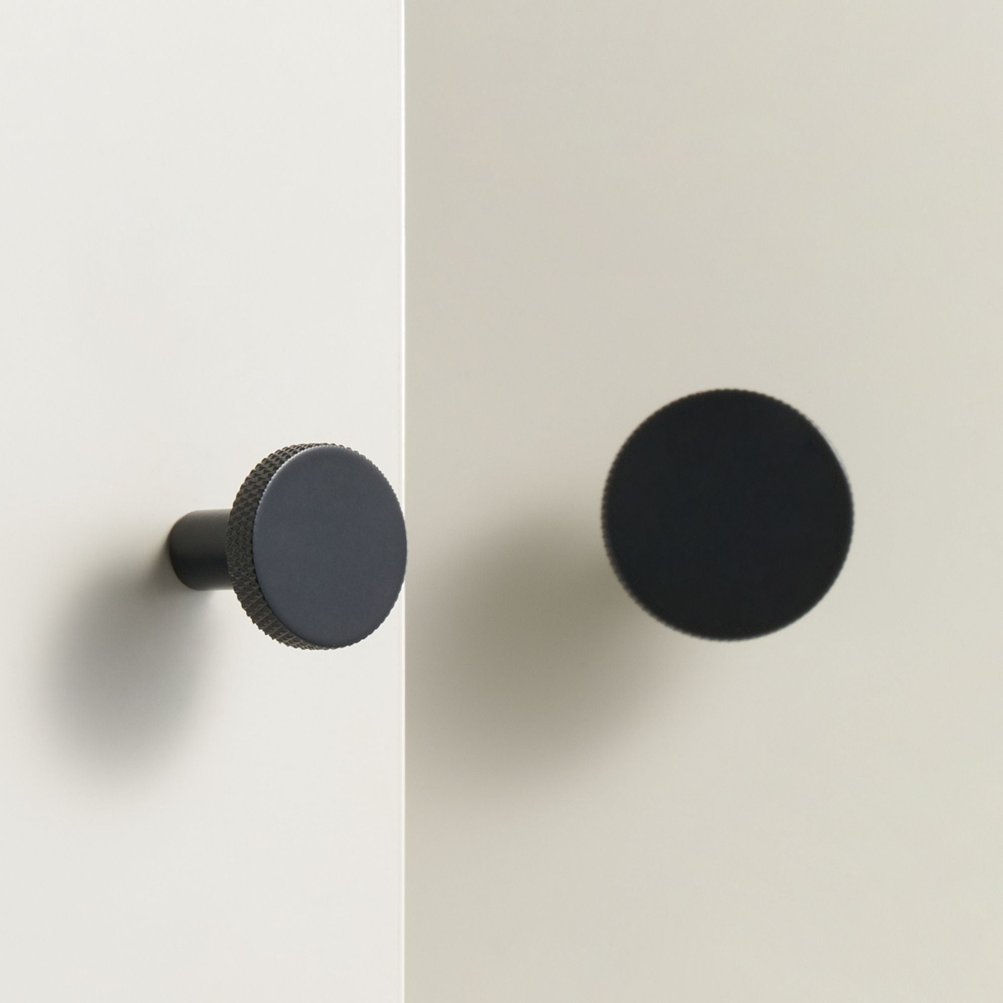 Knopp/krok ch057 i svart finish - detalj